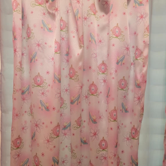 CINDERELLA PRINCESS ENCHANTMENT WINDOW PANELS - Picture 11 of 17